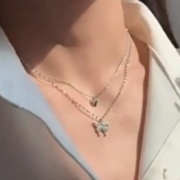 Double-Layered Butterfly Pendant Necklace Sparkling Rhinestones Minimalist - Picture 2 of 7